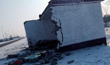 В автобусную остановку врезался водитель в Аксу (ВИДЕО)