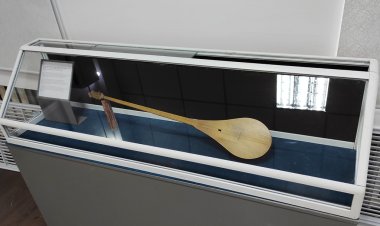 Павлодардағы көрмеде Ресейге барып келген Махамбеттің домбырасы көрсетілуде