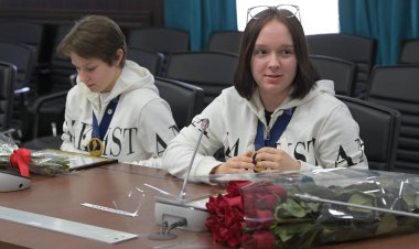 Чемпионок мира по хоккею из Экибастуза чествовали в акимате области