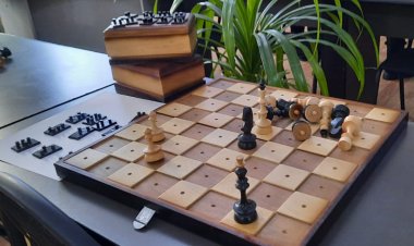 Павлодарда сотталғандар зағип жандарға дойбы мен шахмат жасады