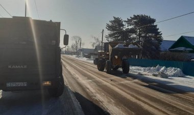 Более двухсот человек ежедневно вывозят снег из пригородных сел Павлодара (ВИДЕО)