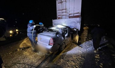 Легковушка залетела под грузовик на павлодарской трассе