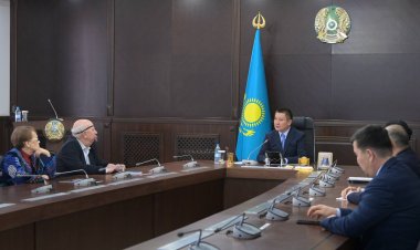 Аким Павлодарской области поздравил известного журналиста