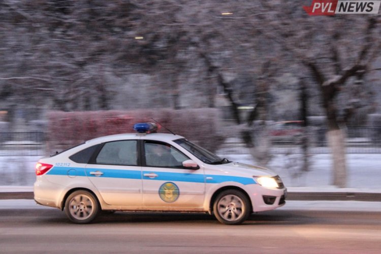 «Әкем ауырып тұр!» Павлодарда полицейлер ер адамды шұғыл түрде ауруханаға жеткізді
