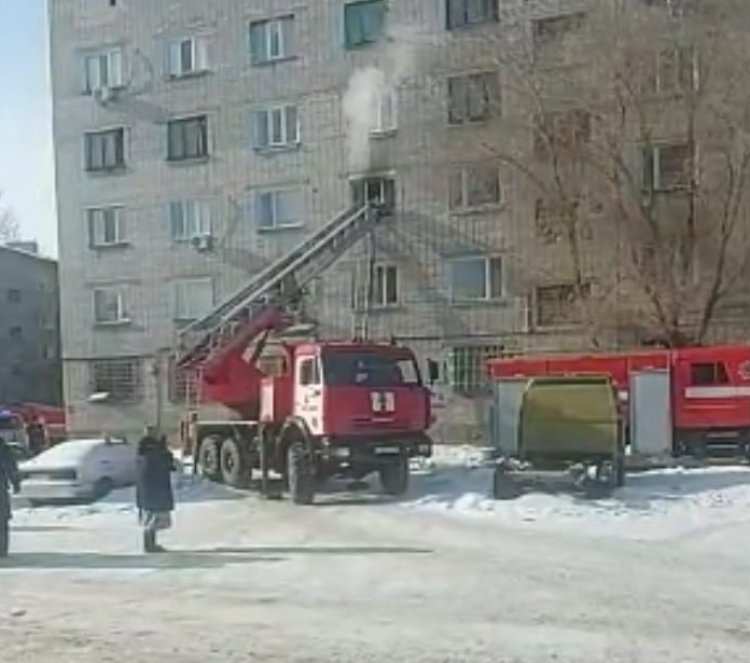 Два человека пострадали в пожаре в многоэтажке Павлодара