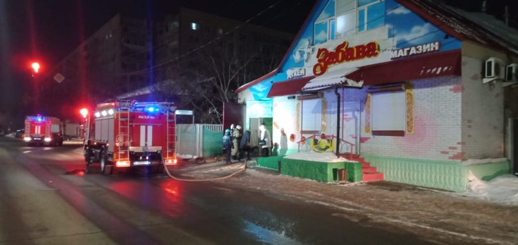 Гараж магазина загорелся в Павлодаре