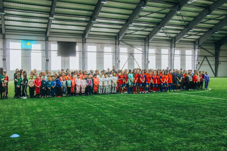 В Павлодаре для детей-сирот устроили праздник футбола