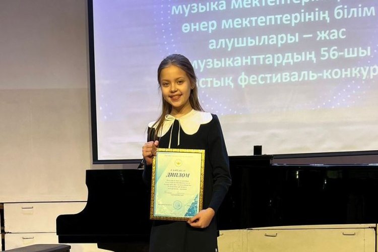 Девятилетняя пианистка из Павлодара сыграла Баха, Гайдна и Абая и победила
