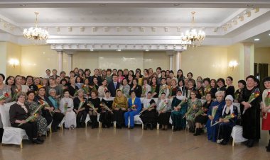 Павлодар облысының әкімі нәзік жандыларды 8 наурыз мерекесімен құттықтады