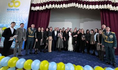 Павлодарда әйелдерден құралған әскери қызметшілерге төсбелгілер табысталды