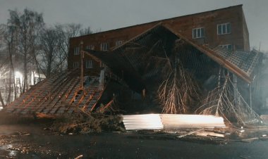 Павлодар облысында жел мектеп пен үйдің шатырын жұлып кетті
