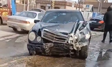 Два «мерседеса» столкнулись на перекрестке в Павлодаре