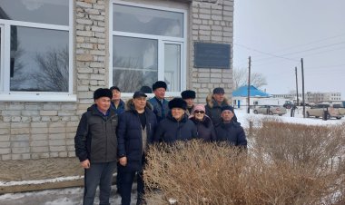 Баянауыл ауданында ардагер ұстазға мемориалдық тақта орнатылды (ВИДЕО)