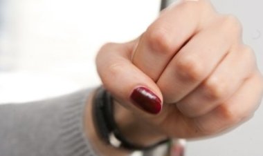 Ертіс ауданында көршісін ұрған әйел жазаланды