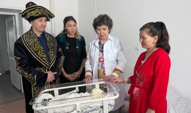 Павлодарлық дәрігерлер перзентханада  аналарға сыйлық жасады (ФОТО)