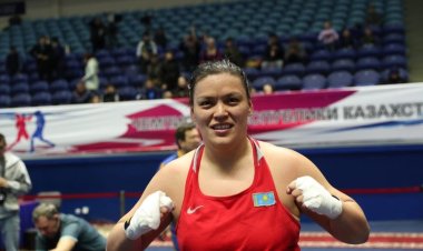 Казахстанка выиграла хозяйку ринга на ЧМ-2023 по боксу