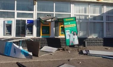 Екібастұзда автокөлік банкоматқа соғылды (ВИДЕО)