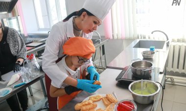 В Павлодаре особенные дети на день стали кондитерами