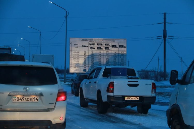 Павлодар облысында 200-ден астам көлік жолда тұрып қалды