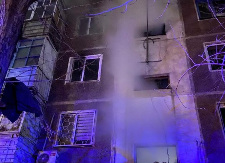 Двух детей эвакуировали из экибастузской пятиэтажки из-за пожара
