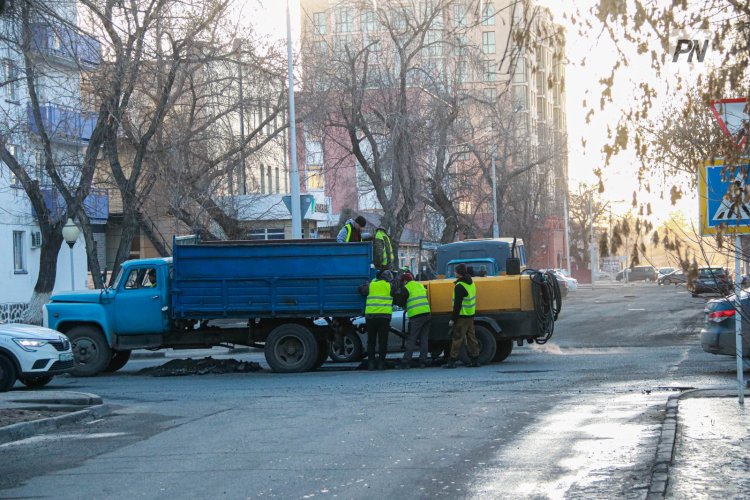 В два раза больше бригад будут латать ямы на дорогах Павлодара