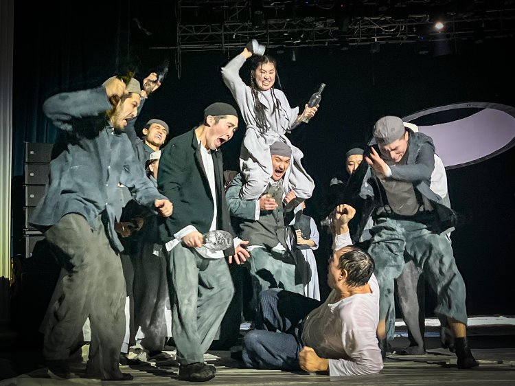 Павлодардағы қазақ театры ерекше қойылымның премьерасын ұсынды