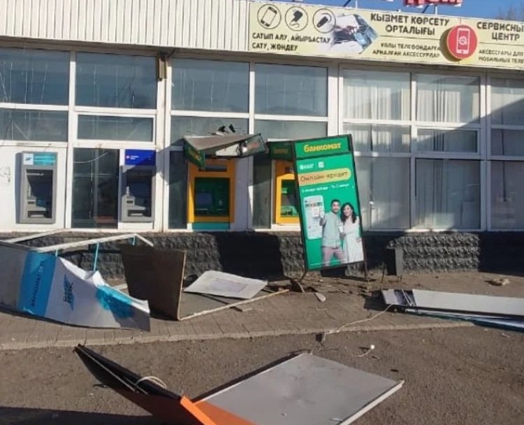 Банкоматы в Экибастузе пострадали из-за ДТП