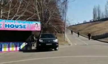 Мужчина на внедорожнике заехал на набережную Павлодара