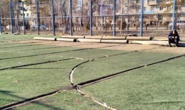 Павлодарда шағын футбол алаңдарындағы жасанды жабындар жаңартылуда