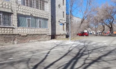 Обвалившийся фасад многоэтажки в Павлодаре отремонтируют за счет ее жильцов