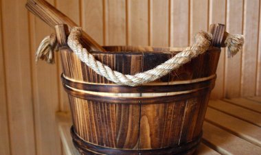 В Павлодарской области малышка едва не утонула в ведре с водой