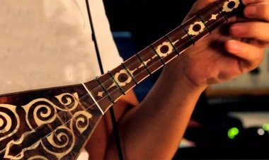 С закрытыми глазами: юных павлодарцев учили слушать домбру