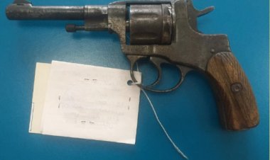 Павлодарлық тұрғын бір ғасырлық револьверді полицияға  әкелді