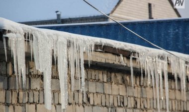 В Павлодаре КСК ответил за сосульки
