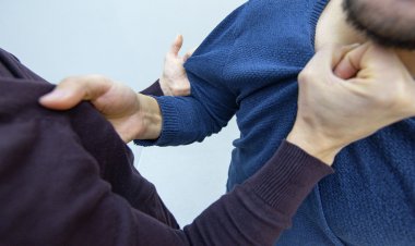 Ақсулық тұрғын өзін балағаттаған адамға жұдырық ала жүгірді
