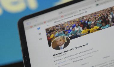 Аккаунт Президента Казахстана лишили «синей галочки» в Twitter