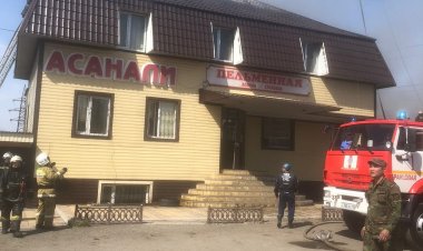 Пенсионера спасли во время пожара в столовой Павлодара