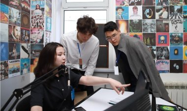 Павлодардағы форумға келген студенттер университет радиосына таңданысын білдірді