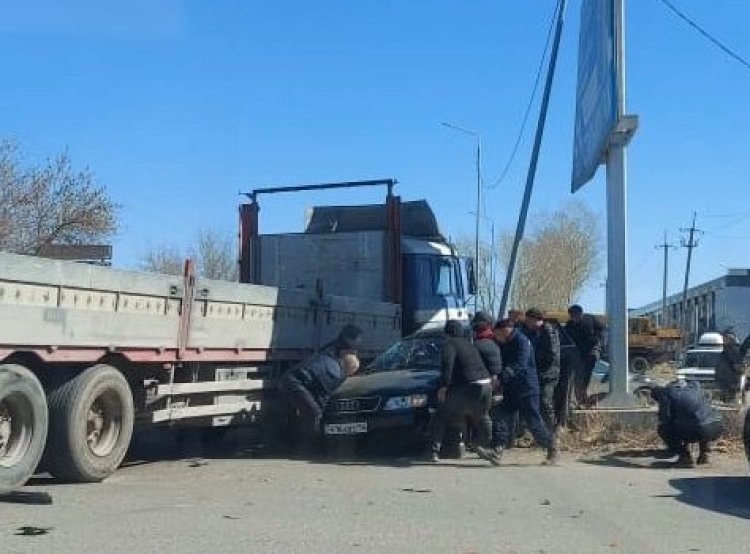 Пенсионер погиб в столкновении легковой машины и грузовика в Павлодаре