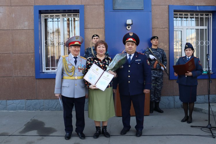 Мемориальную доску в память известного следователя открыли в Павлодаре