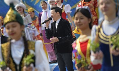 Гүлдермен «бірлік» сөзі және 20 тілдегі «сәлем»: павлодарлықтар 1 мамырды қалай қарсы алды