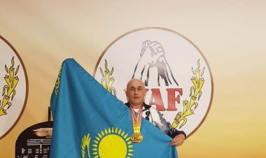 Два «золота» выиграл водитель из Успенки на чемпионате Азии по армрестлингу