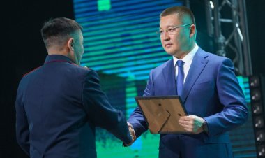 Асаин Байханов поздравил представителей самой мужественной профессии