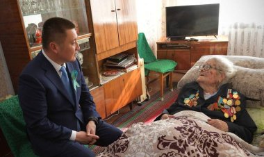 Асаин Байханов поздравил ветеранов ВОВ в трех селах