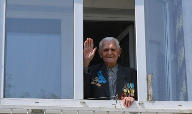 В Павлодаре фронтовика поздравили с 9 Мая в День рождения