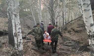 Баянауылда таудан түсе алмаған адамға құтқарушылар көмектесті