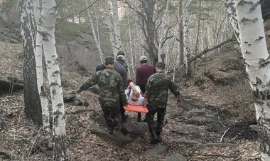 Спасатели спустили туриста с горы в Баянауле