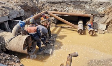 Екібастұзда көшені ыстық су басты (ВИДЕО)