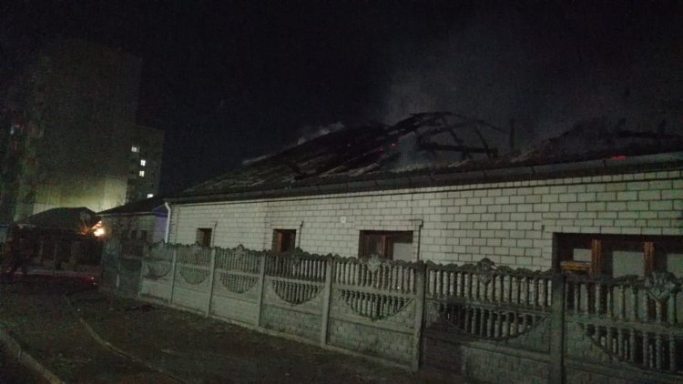 Частный дом загорелся в Павлодаре