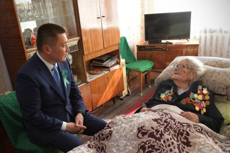 Асаин Байханов поздравил ветеранов ВОВ в трех селах